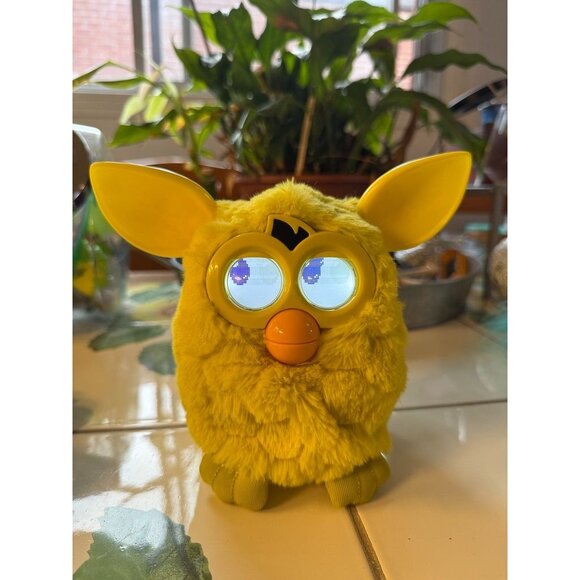 Vtg 2012 Hasbro FURBY - Bright Yellow, Works Great! - Picture 1 of 6